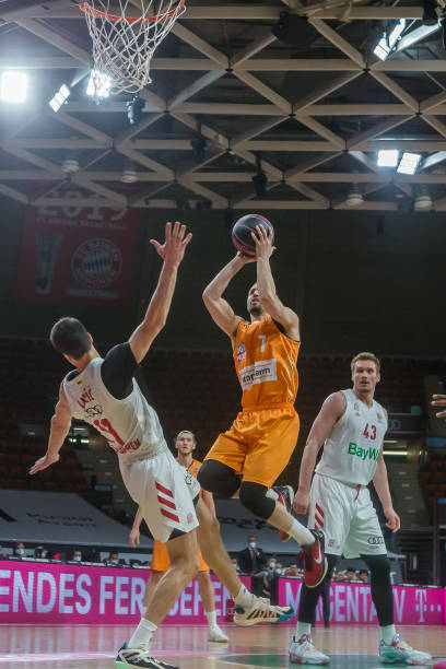 更向世界展 更向世界展